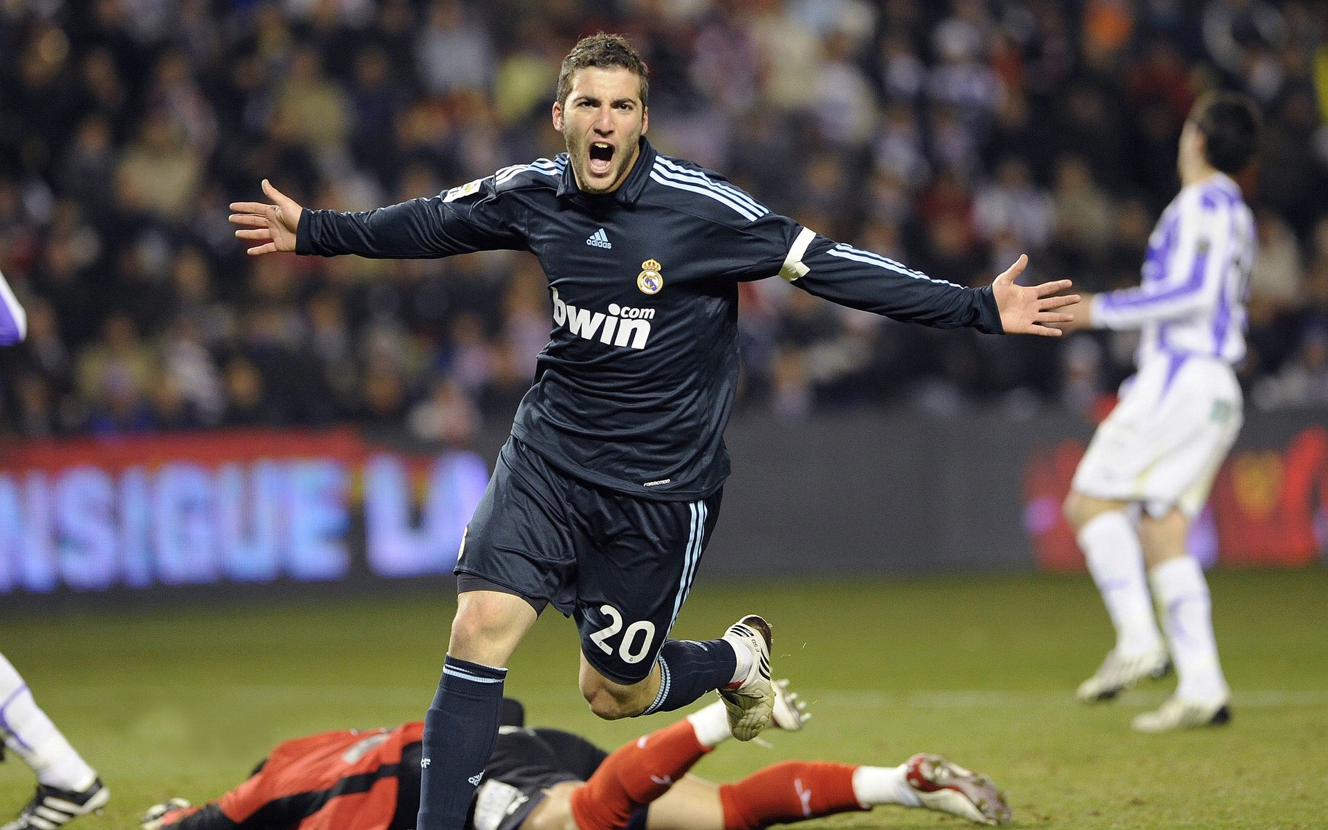 悬念大战 世界杯上国家队成功迎战，世界杯战果